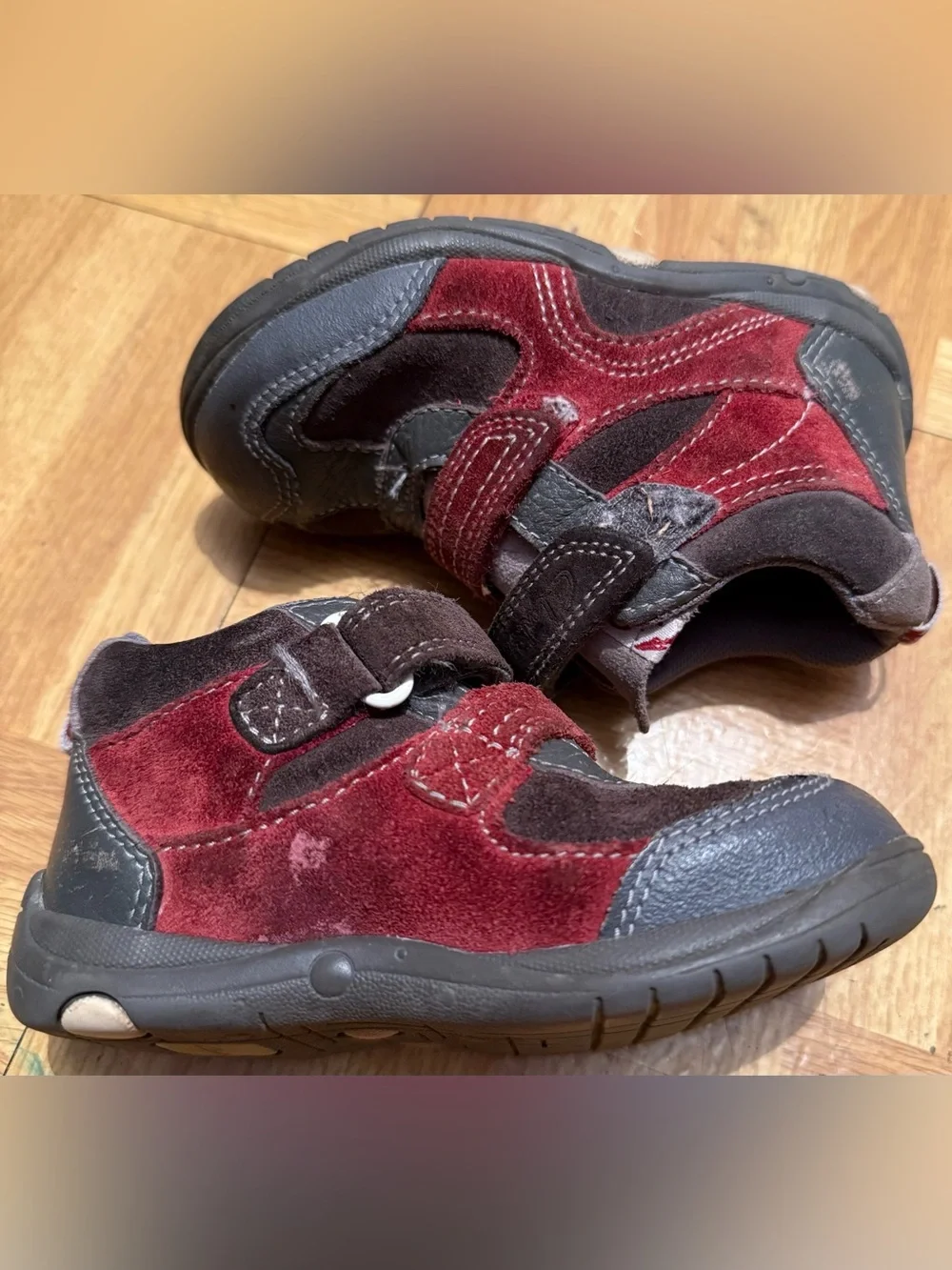 Clarks First Shoes Boys Red Grey Leather Suede Mid Top Sneakers Size 7 MW Shoes